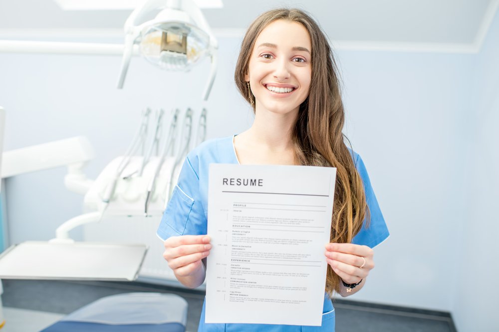How Can You Prepare Yourself To Become A Dental Assistant?
